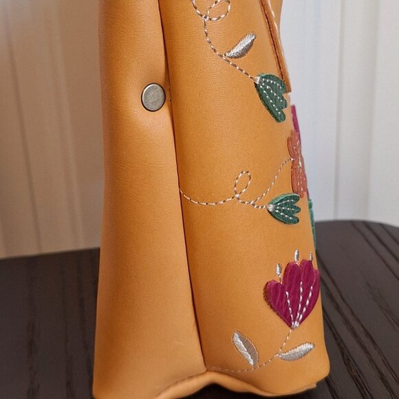 Portland Leather Goods Folklore Small Raindrop Snap in Sunflower - Picture 5 of 8